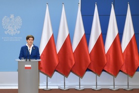 Szydło bez flag UE w tle. Kopacz krytykuje