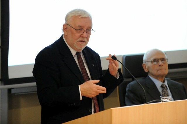 Prof. Stępień: Samorządy do poprawki