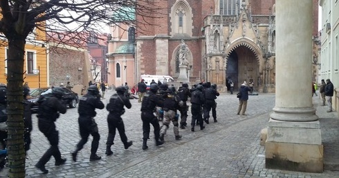Katedra wrocławska pod obstrzałem