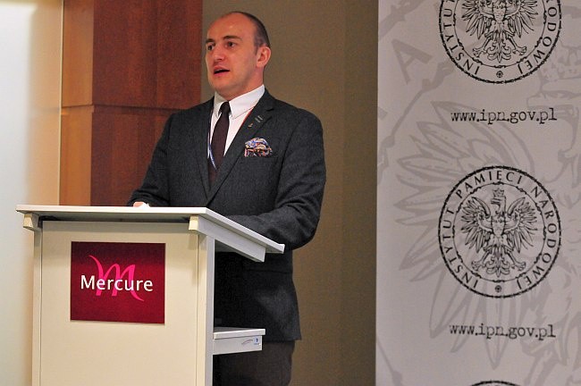 Naukowo o bohaterach i antybohaterach