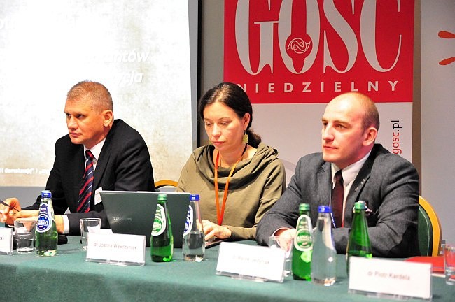 Naukowo o bohaterach i antybohaterach