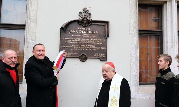 Unieśmiertelnił dzieje ojczyste