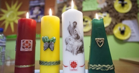 Kup świecę. Bądź miłosierny
