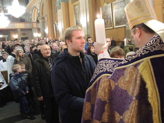 Jubileuszowe świece już w parafiach