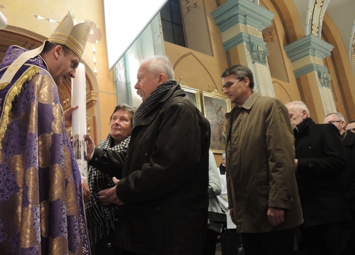 Jubileuszowe świece już w parafiach