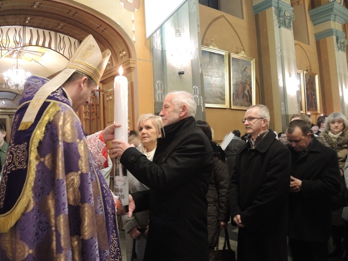 Jubileuszowe świece już w parafiach