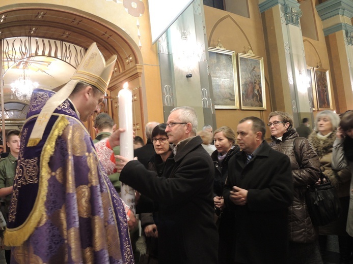 Jubileuszowe świece już w parafiach