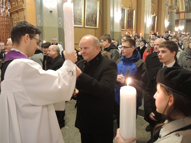 Jubileuszowe świece już w parafiach