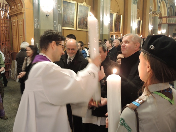 Jubileuszowe świece już w parafiach