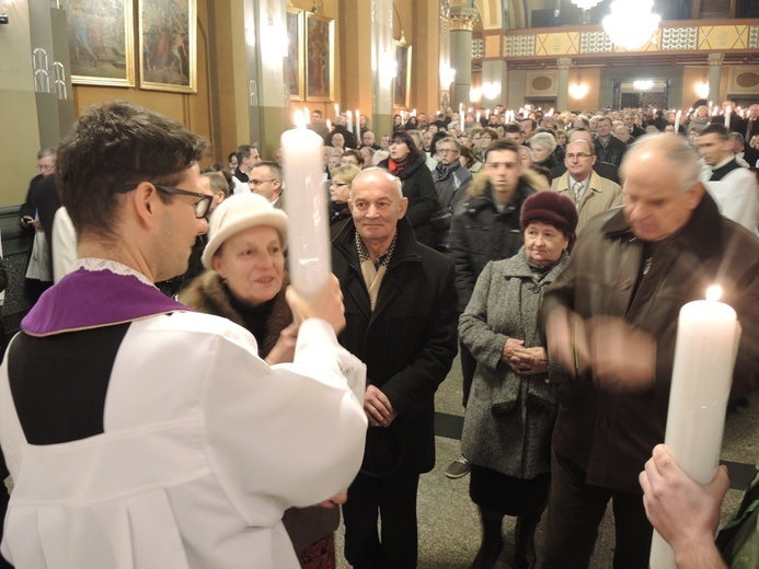 Jubileuszowe świece już w parafiach