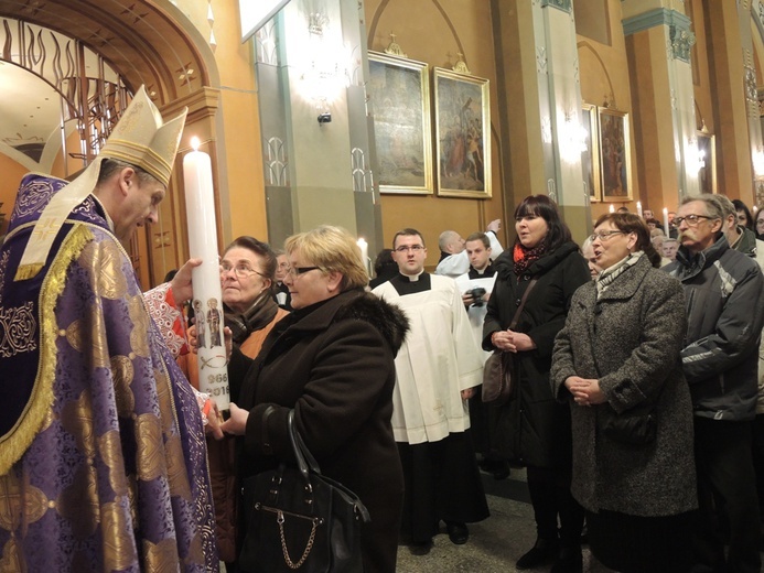 Jubileuszowe świece już w parafiach