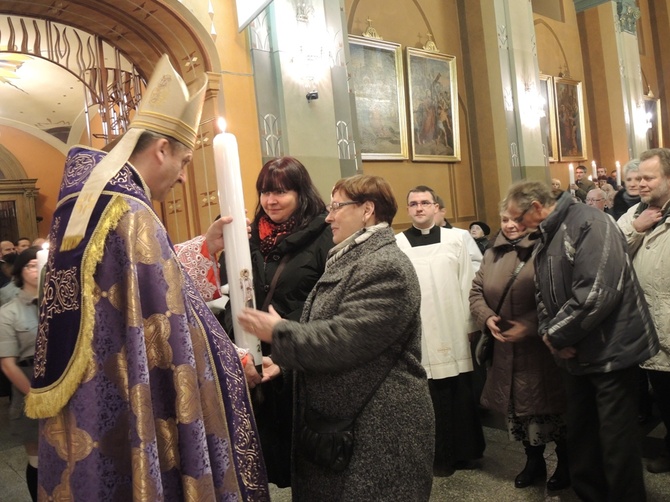 Jubileuszowe świece już w parafiach