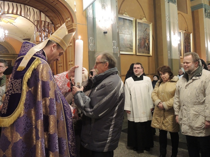 Jubileuszowe świece już w parafiach