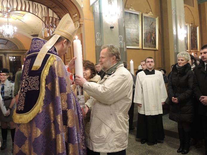 Jubileuszowe świece już w parafiach