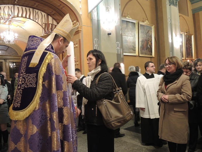 Jubileuszowe świece już w parafiach