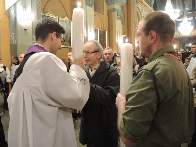 Jubileuszowe świece już w parafiach