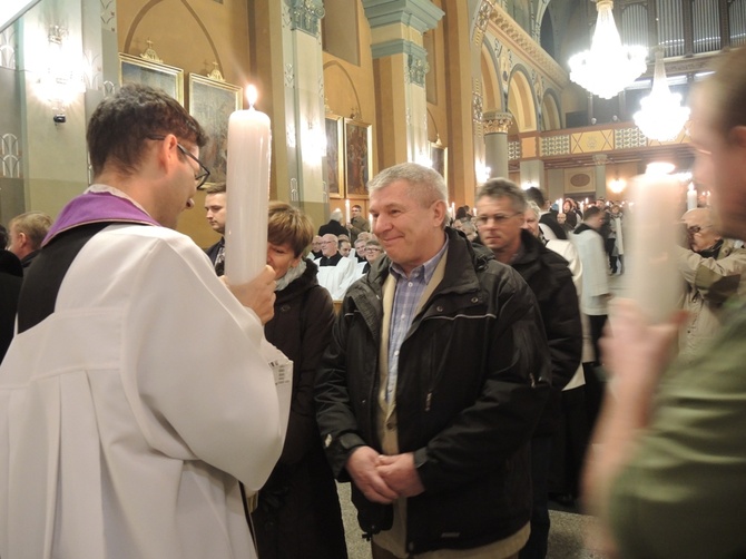 Jubileuszowe świece już w parafiach