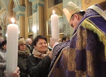 Przedstawiciele bielsko-żywieckich parafii odebrali świece jubileuszu chrztu Polski