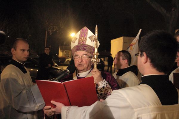 Powitanie symboli ŚDM i Eucharystia na rozpoczęcie Adwentu