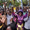 Entuzjastyczne powitanie papieża w Namugongo w Ugandzie