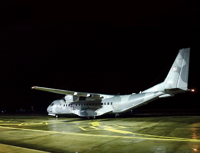 Trzema wojskowymi  samolotami typu Casa  i jednym typu Hercules przylecieli do Polski uchodźcy ze wschodniej Ukrainy