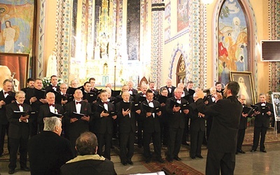  Koncert z okazji jubileuszu chóru w kościele św. Michała Archanioła w Mszanie Dolnej