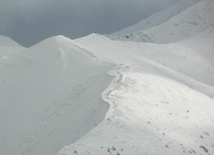 Tatry: Lawinowa "dwójka" i nadal sypie