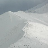 Tatry: Lawinowa "dwójka" i nadal sypie