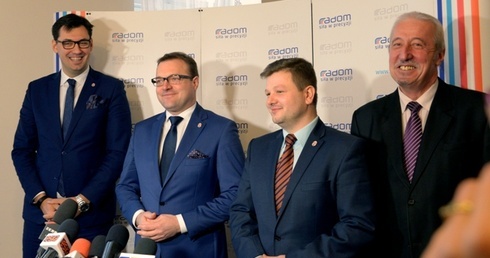 Prezydent Radomia Radosław Witkowski (drugi z lewej) oraz wiceprezydenci (od prawej): Karol Semik, Jerzy Zawodnik i Konrad Frysztak