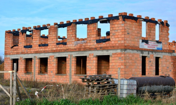 Bliżej o 15 tys. zł. Ale wciąż daleko