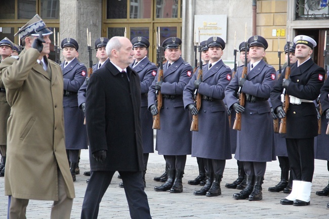 Zaprzysiężenie żołnierzy ochotników i wizyta ministra Macierewicza