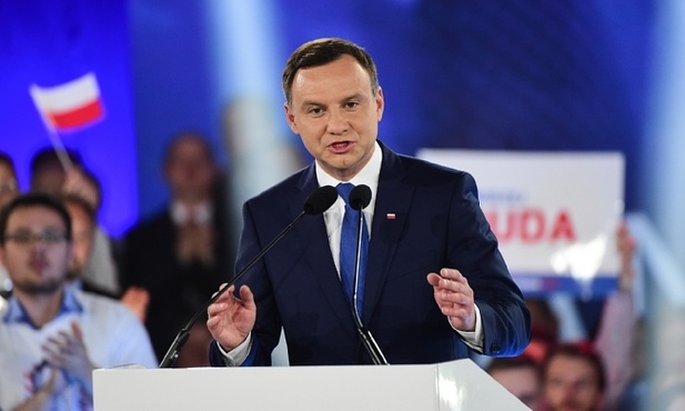 Prezydent na czele rankingu zaufania