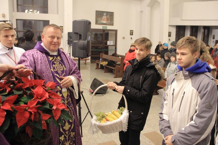 Symbole ŚDM w gdyńskiej parafii św. Jadwigi