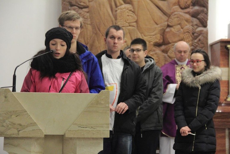 Symbole ŚDM w gdyńskiej parafii św. Jadwigi