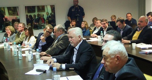 Aby porozmawiać o przyszłości radomskiego lotniska, radni spotkali się na nadzwyczajnej sesji