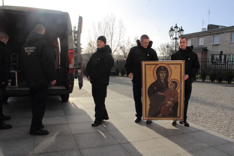 Symbole ŚDM w kościele garnizonowym