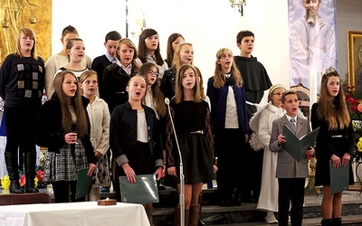 Uczniowie wyśpiewali hymn o nadziei