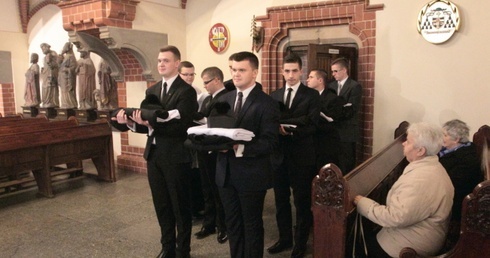 Koloratka zamiast krawata