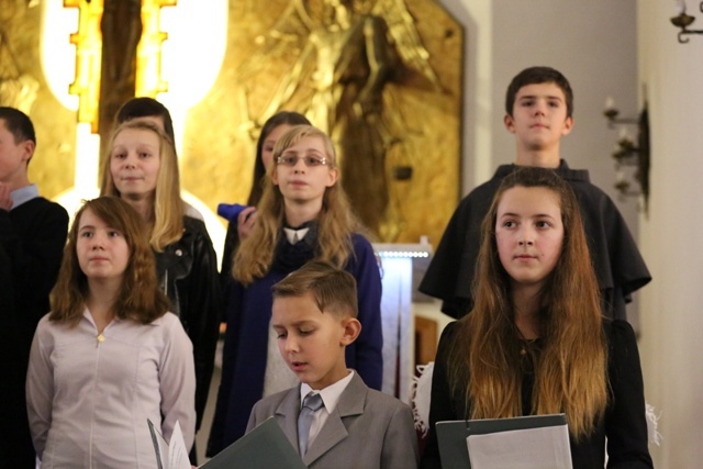 Uczniowie z Łękawicy o bł. ojcu Michale Tomaszku