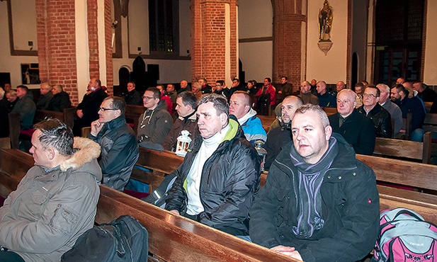 Dla jednych wyzwaniem jest całonocna wędrówka, dla innych wstanie na Mszę św. o 5 rano. Ważne, żeby je podjąć – mówią panowie