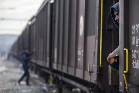 Grecja: Policja usuwa koczujących migrantów