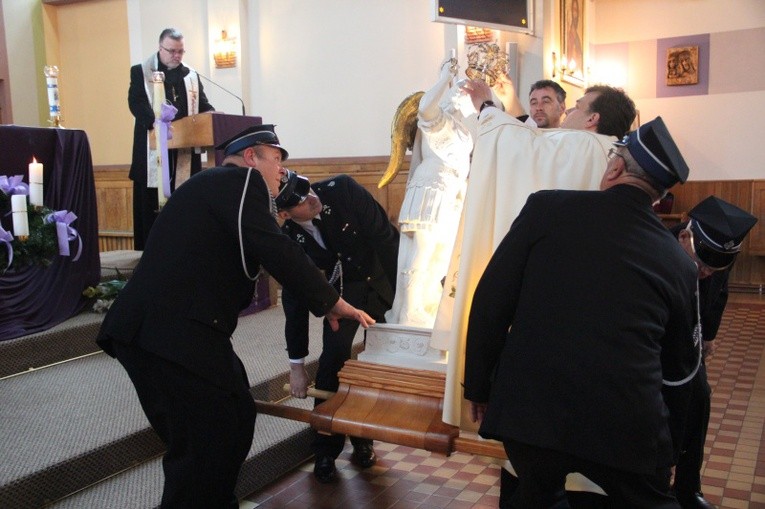 Nawiedzenie figury św. Michała Archanioła w Bobrownikach