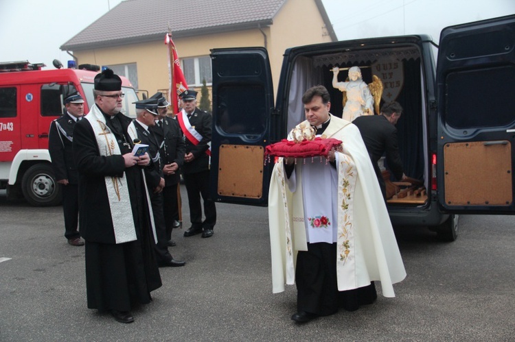 Nawiedzenie figury św. Michała Archanioła w Bobrownikach