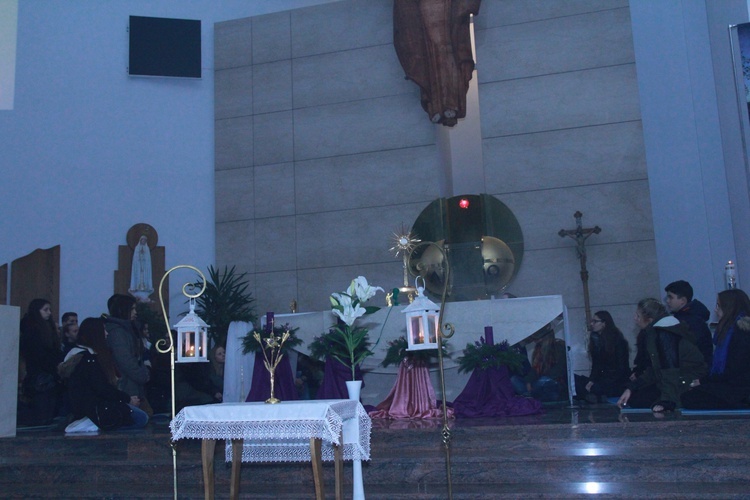 Czuwanie młodych w Łękach Górnych