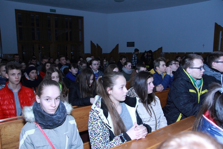 Czuwanie młodych w Łękach Górnych