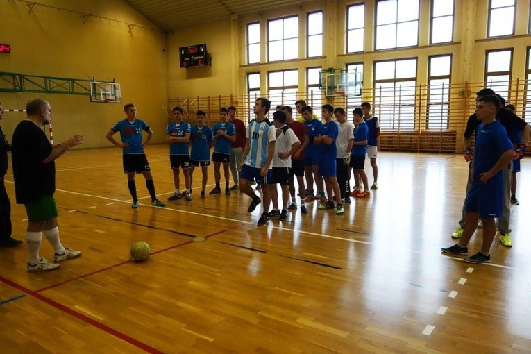 Ministranci na boisku 