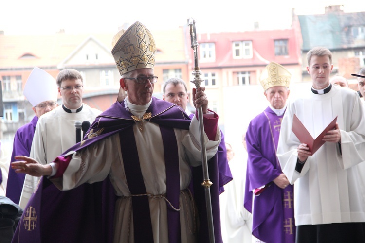 Otwarcie Bramy Miłosierdzia w Katowicach, cz. 2