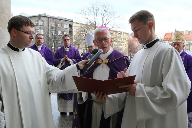 Otwarcie Bramy Miłosierdzia w Katowicach cz. 1