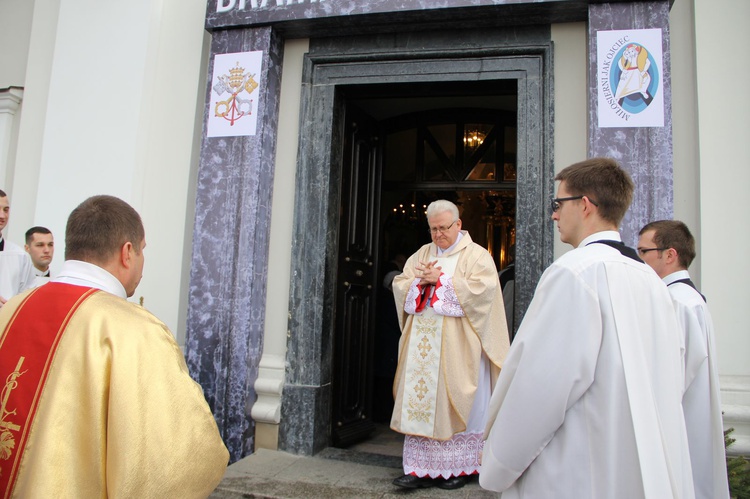 Otwarcie Bramy Miłosierdzia w tuchowskim sanktuarium