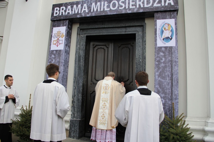 Otwarcie Bramy Miłosierdzia w tuchowskim sanktuarium